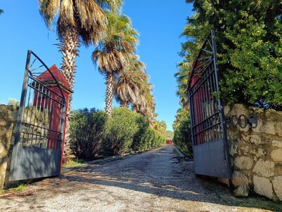 Mazuecos Rural House - Beautiful 3 bedroom finca in Sevilla