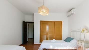 3 bedrooms, free WiFi, bed sheets