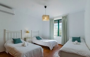 3 bedrooms, free WiFi, bed sheets - Mazuecos Rural House  - Beautiful 3 bedroom finca in Sevilla (Lora del Río)