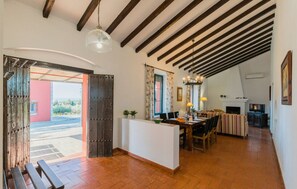 Unclassified image, 4 of 26, button