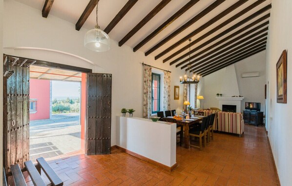 Unclassified image, 1 of 26, button