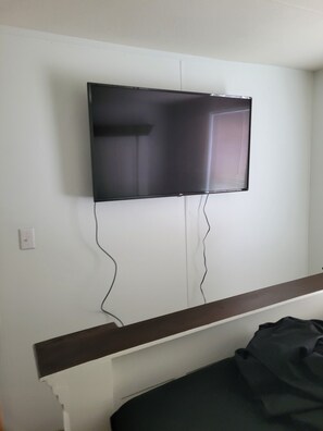3 habitaciones, escritorio, tabla de planchar con plancha y wifi 