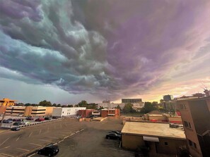 Parkeerplaatsen op het terrein