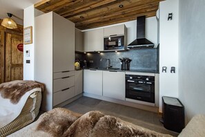 Réfrigérateur, four, lave-vaisselle, grille-pain