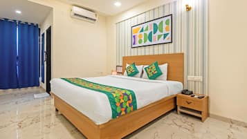 Deluxe Room | Individually furnished, desk, blackout drapes, iron/ironing board