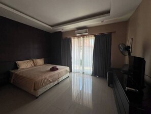 3 bedrooms, free WiFi, bed sheets - November T Pool villa 4
บ้านพลูวิลล่า 3 ห้องนอน 3ห้องน้ำ
มีสระว่ายน้ำส่วนตัวบ้าน (Pattaya City)