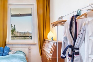 1 bedroom, bed sheets