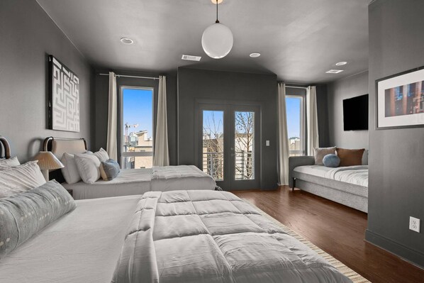 4 bedrooms, internet, bed sheets