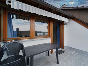 Outdoor dining - Apartment 'Säntisblick, 65 Qm' with Balcony and Wi-Fi (Sipplingen)