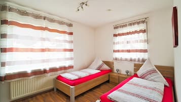 2 chambres, fer et planche à repasser, Wi-Fi gratuit, draps fournis