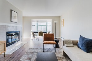 TV, stereo - Blueground | South Beach, pool, w/d nr Oracle Park (San Francisco)