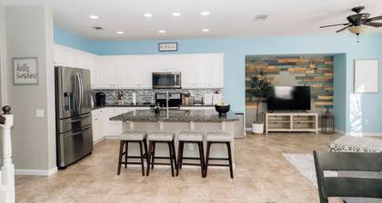 The Ivory House - Spacious Modern Home