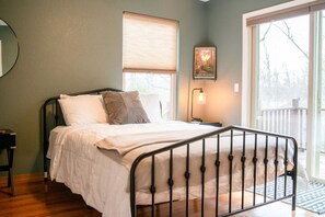 3 makuuhuonetta, työpöytä, silitysrauta/-lauta, ilmainen Wi-Fi