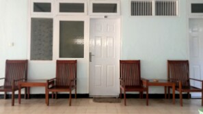 Standard Twin Room, Balcony | Terrace/patio - Hotel Bajo (Labuan Bajo)