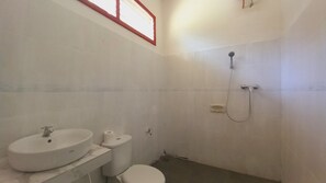 淋浴设施、毛巾、卫生纸