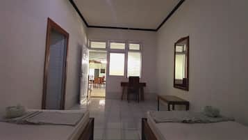 Habitación estándar con 2 camas individuales, balcón | Wifi gratis
