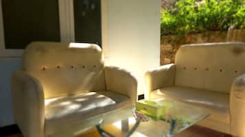 Habitación doble estándar, balcón, vista al jardín | Terraza o patio