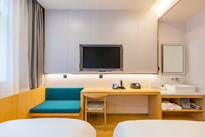 Individually decorated, soundproofing, free WiFi, bed sheets - Dequan Guanzhuang Hotel (Beijing)