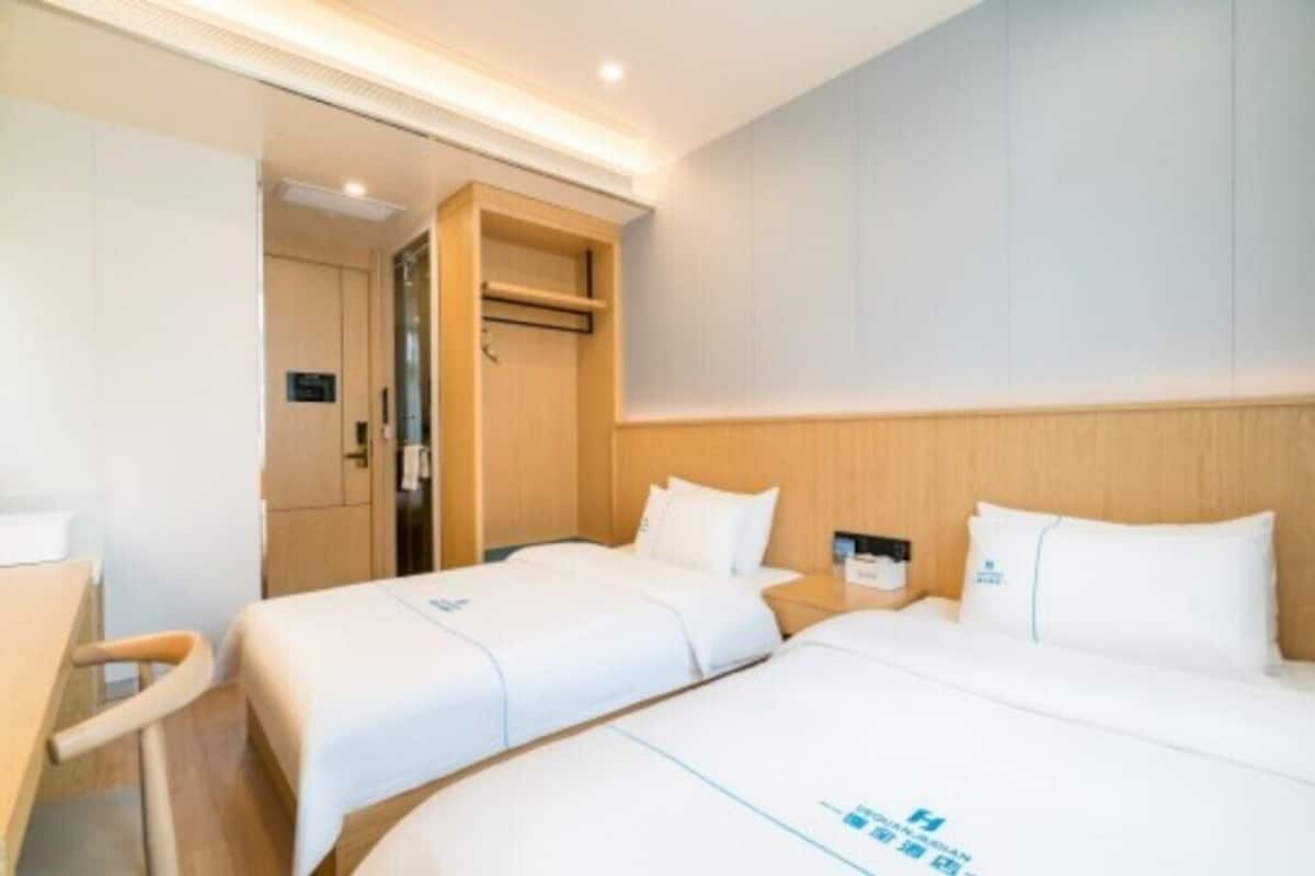 Basic Double Room | Individually decorated, soundproofing, free WiFi, bed sheets