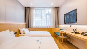 Comfort Double Room | Individually decorated, soundproofing, free WiFi, bed sheets
