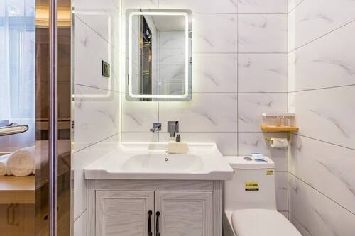 Basic Room | Individually decorated, soundproofing, free WiFi, bed sheets