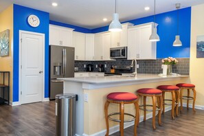 Fridge, microwave, oven, stovetop - 1556 MC - Grand Champions Retreat: A 9-Bedroom Villa (Davenport)