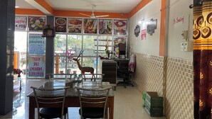 ฝ่ายต้อนรับ