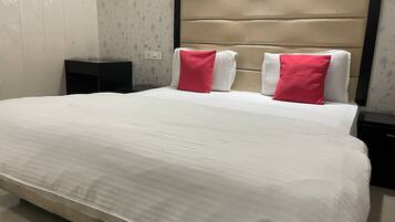 Deluxe Double or Twin Room | Desk, laptop workspace, free WiFi