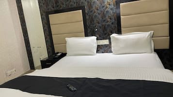 Quarto casal ou duplo luxo | Escrivaninha, espaço de trabalho para notebook, Wi-Fi de cortesia