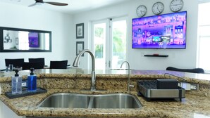 A kitchen with granite countertops, stainless steel sinks, and a built-in dishwasher. - Miami 5BR Pool Home ● BBQ ● Pool ● Coffee Bar ● Kid-Friendly ● Whirlpool Tub (Miami)