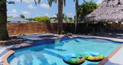Miami 5BR Pool Home ● BBQ ● Pool ● Coffee Bar ● Kid-Friendly ● Whirlpool Tub
