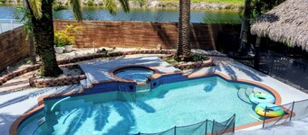 Miami 5BR Pool Home ● BBQ ● Pool ● Coffee Bar ● Kid-Friendly ● Whirlpool Tub