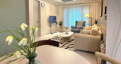3-bed cozy apt. in Seoul w/ WiFi, A/C, Netflix, elevator - 7min from subway