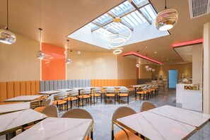 Café da manhã com buffet nos fins de semana (CNY 48 por pessoa)