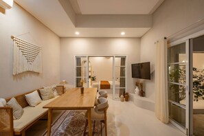 3 bedrooms, desk, iron/ironing board, free WiFi