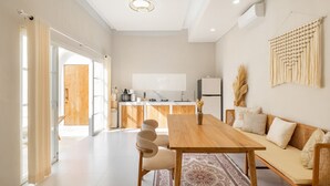 A modern apartment with a dining area, kitchen, and living space. - Luxe Stunning 3BR Villa in Canggu, 8 mins to beach (Canggu)
