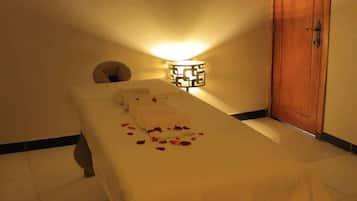 Sauna, hammam, bains de boue, massages des tissus profonds