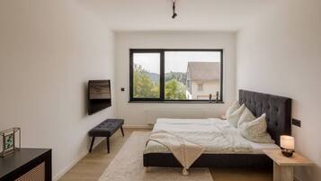 1 bedroom, travel crib, free WiFi, bed sheets