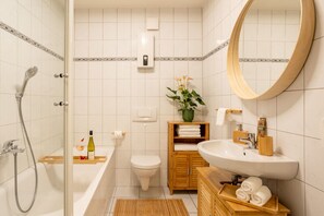 Secador de pelo, toallas