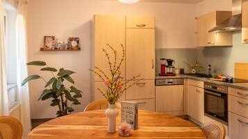 Kühlschrank, Ofen, Herdplatte, Geschirrspüler