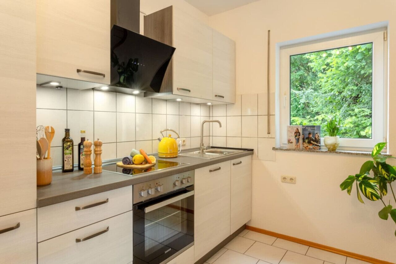 Frigorífico, horno, placa de cocina y lavavajillas