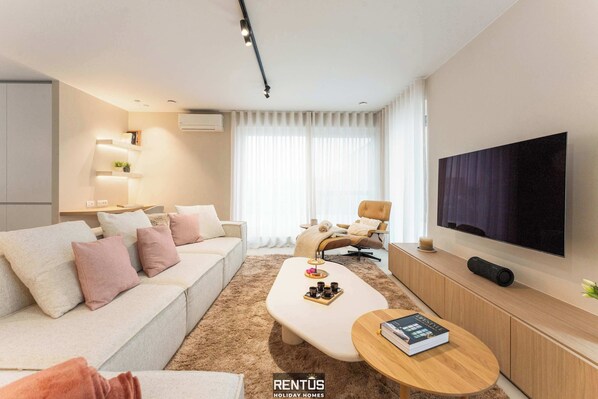 TV, fireplace, offices