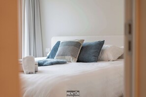 3 bedrooms, desk, iron/ironing board, WiFi