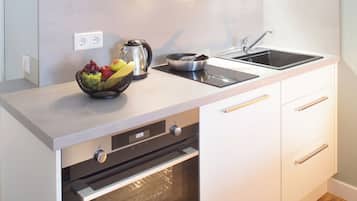 Fridge, microwave, stovetop