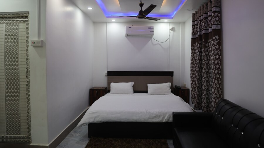 Mayur Residency & Banquet