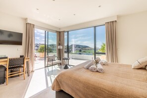 3 slaapkamers, een strijkplank/strijkijzer, wifi