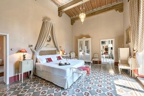 8 bedrooms, free WiFi, bed sheets - VILLA DEL PARCO - Eight Bedroom Villa, Sleeps 22 (Montalcino)