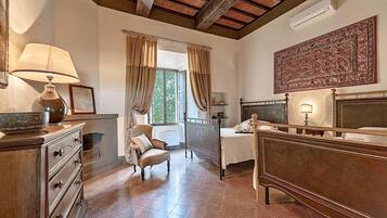 8 camere, Wi-Fi gratuito, lenzuola