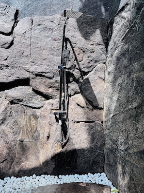 Luxury Suite, 2 Bedrooms, Garden View | Bathroom