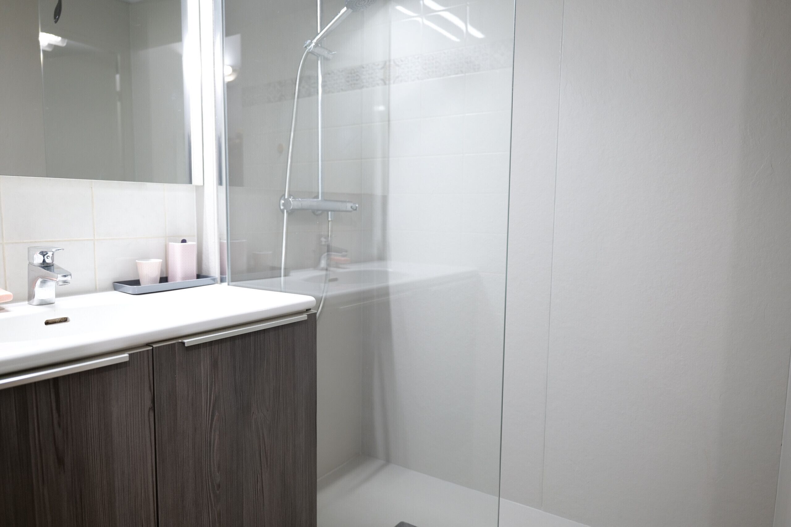 Shower, towels